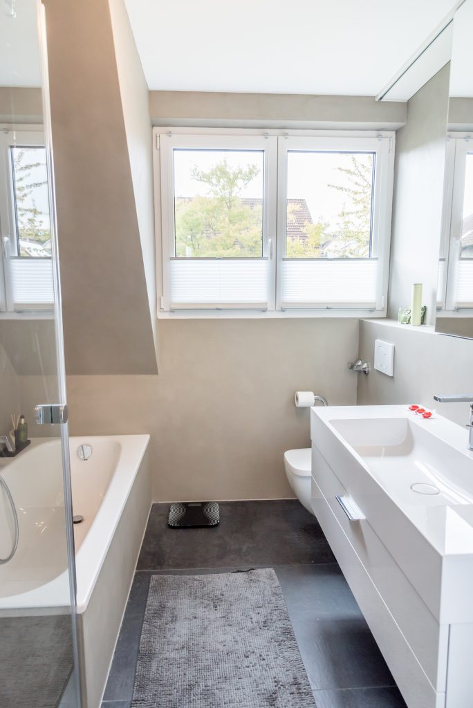 Fugenlose Badezimmer für sorgenfreies Baden | by andy - for better moods